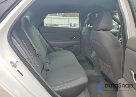 2022 Hyundai Elantra Sel z USA, uszkodzony, nr VIN 5NPLM4AG9NH056596